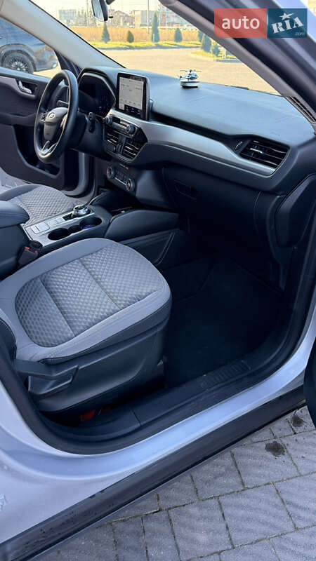 Позашляховик / Кросовер Ford Escape 2020 в Стрию