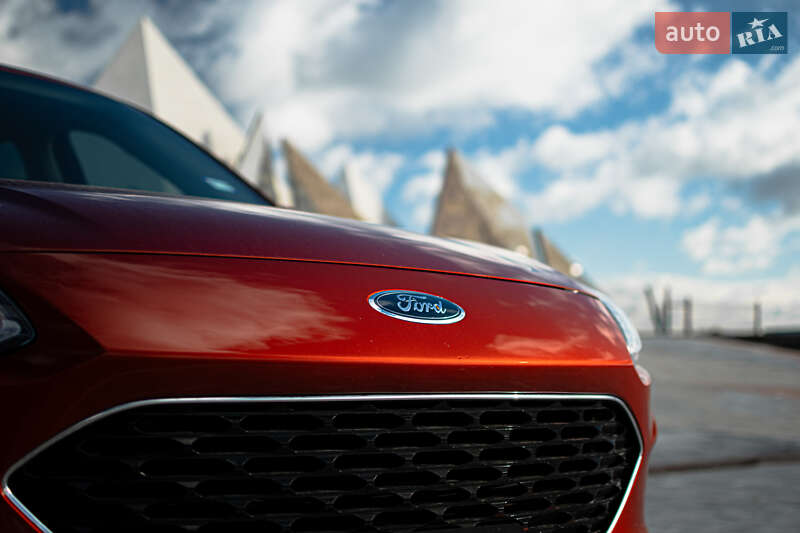 Внедорожник / Кроссовер Ford Escape 2019 в Львове