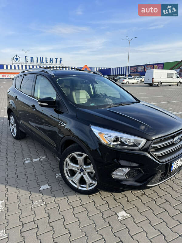 Позашляховик / Кросовер Ford Escape 2017 в Чернівцях