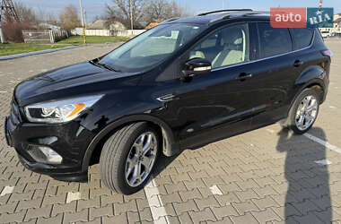 Внедорожник / Кроссовер Ford Escape 2017 в Черновцах