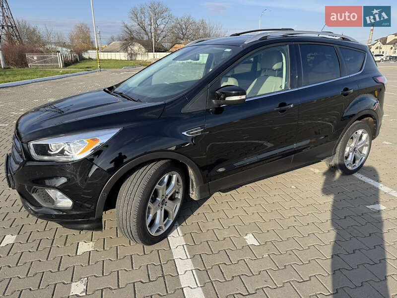 Позашляховик / Кросовер Ford Escape 2017 в Чернівцях