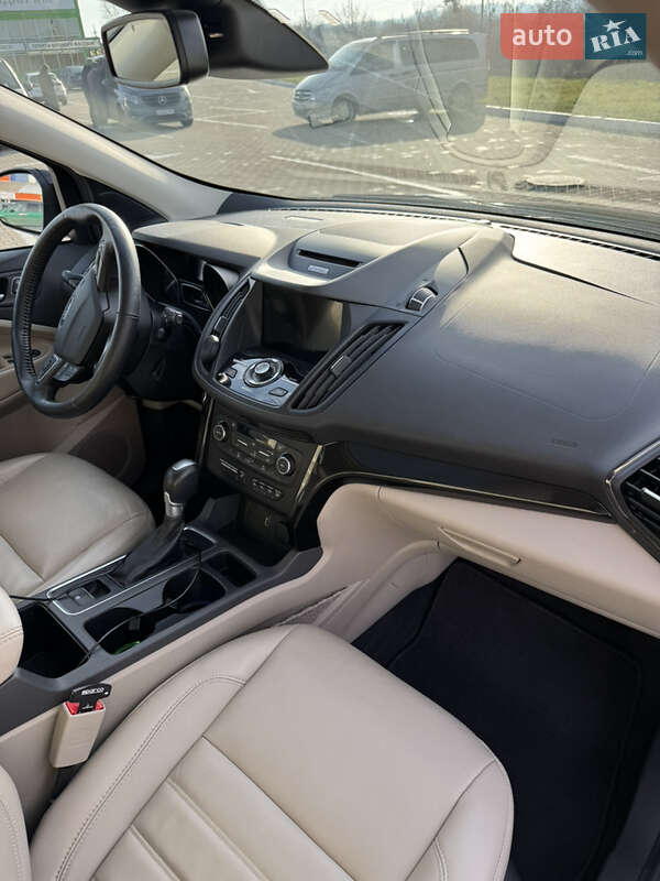 Позашляховик / Кросовер Ford Escape 2017 в Чернівцях