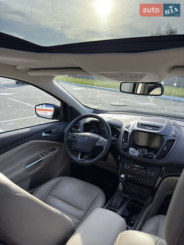 Позашляховик / Кросовер Ford Escape 2017 в Чернівцях