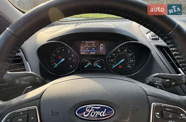 Внедорожник / Кроссовер Ford Escape 2017 в Черновцах