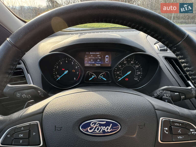 Позашляховик / Кросовер Ford Escape 2017 в Чернівцях