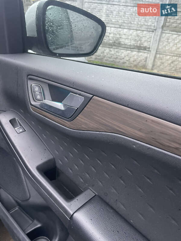 Внедорожник / Кроссовер Ford Escape 2020 в Киеве