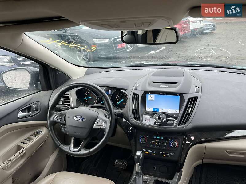 Позашляховик / Кросовер Ford Escape 2017 в Луцьку