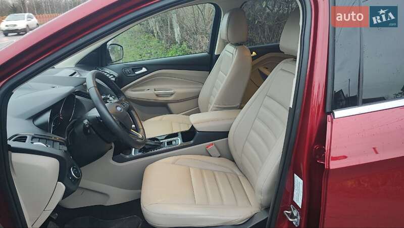 Внедорожник / Кроссовер Ford Escape 2017 в Дубно