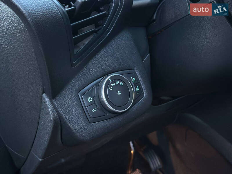 Внедорожник / Кроссовер Ford Escape 2019 в Днепре