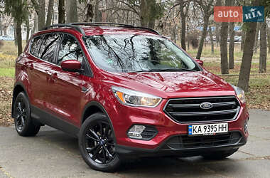 Внедорожник / Кроссовер Ford Escape 2017 в Киеве