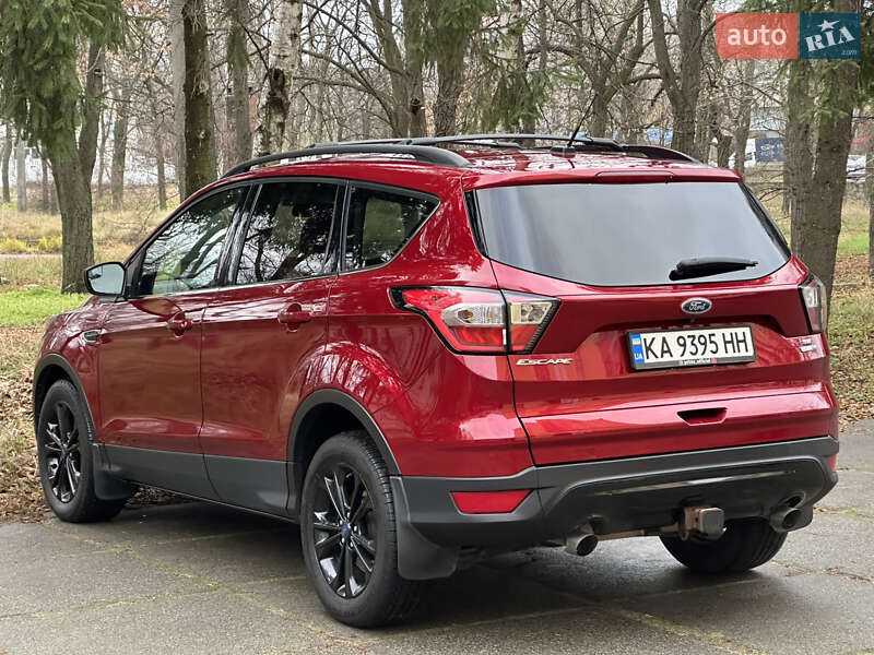 Внедорожник / Кроссовер Ford Escape 2017 в Киеве