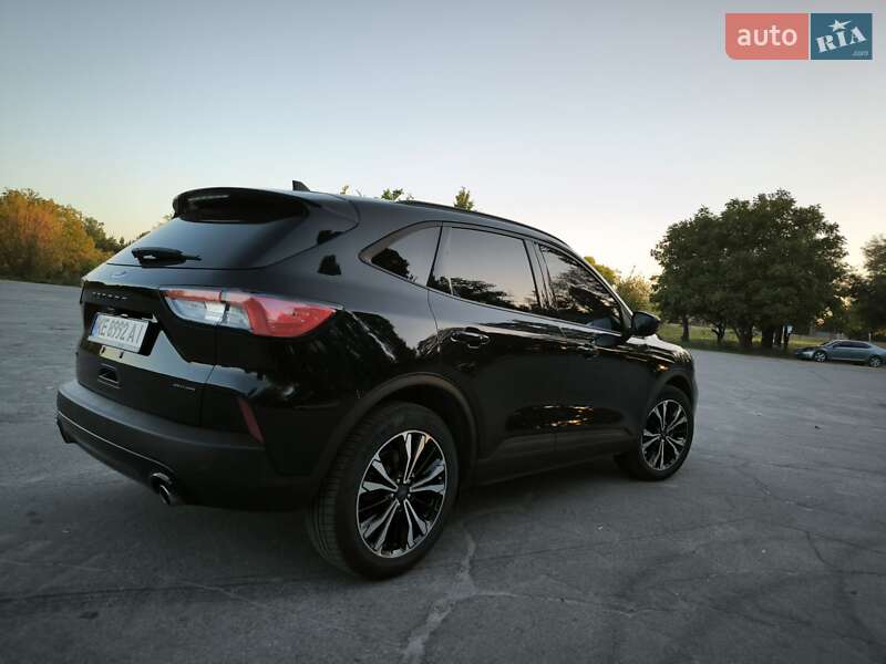 Внедорожник / Кроссовер Ford Escape 2021 в Павлограде