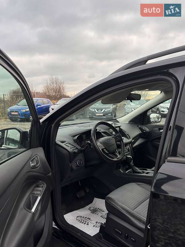 Внедорожник / Кроссовер Ford Escape 2018 в Львове