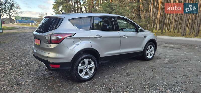 Позашляховик / Кросовер Ford Escape 2017 в Дубні