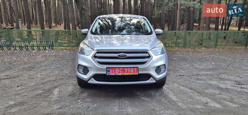 Позашляховик / Кросовер Ford Escape 2017 в Дубні