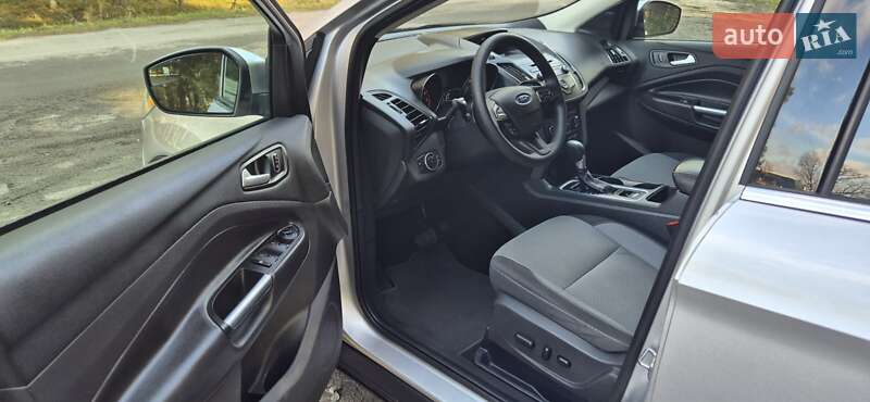 Позашляховик / Кросовер Ford Escape 2017 в Дубні