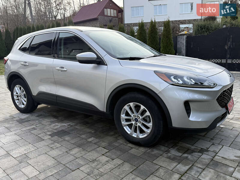 Позашляховик / Кросовер Ford Escape 2021 в Сваляві