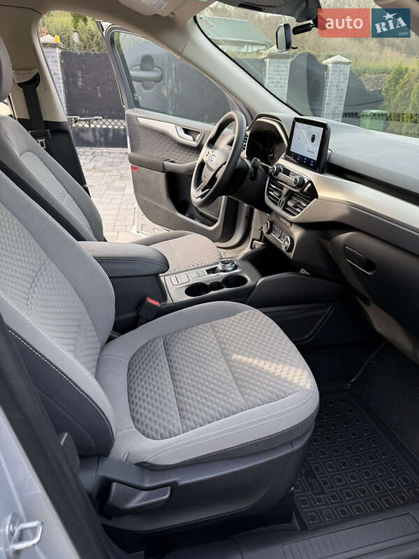 Позашляховик / Кросовер Ford Escape 2021 в Сваляві