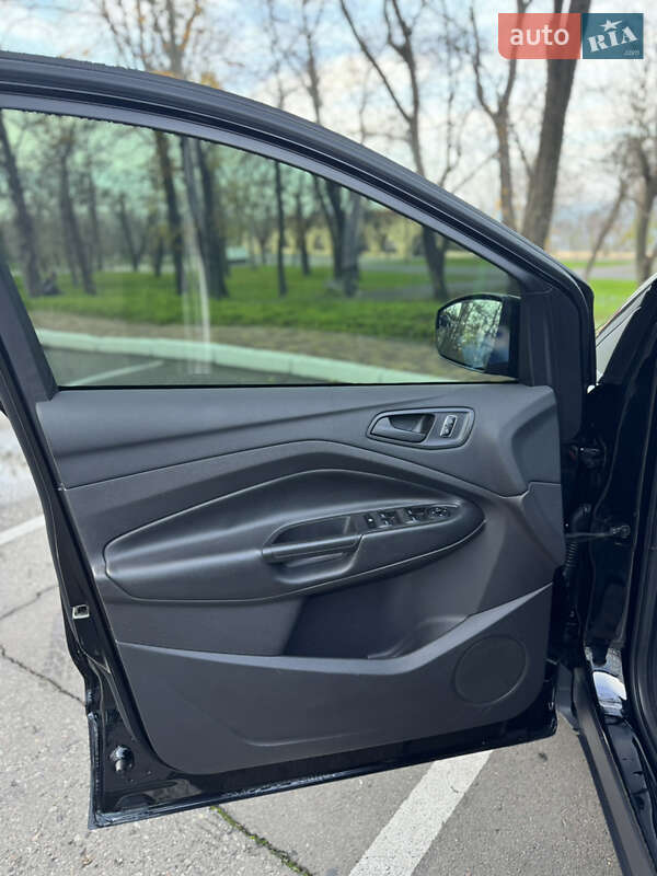 Внедорожник / Кроссовер Ford Escape 2016 в Одессе