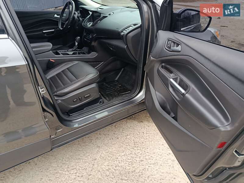 Внедорожник / Кроссовер Ford Escape 2017 в Львове