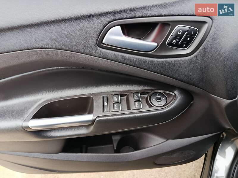 Внедорожник / Кроссовер Ford Escape 2017 в Львове