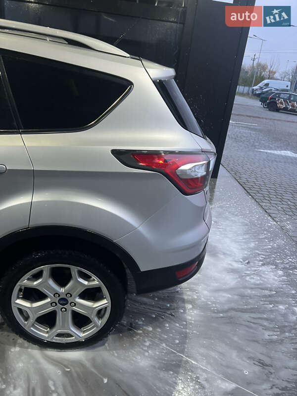 Внедорожник / Кроссовер Ford Escape 2016 в Львове