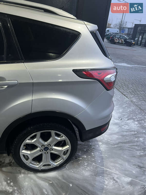 Внедорожник / Кроссовер Ford Escape 2016 в Львове