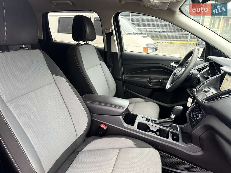 Внедорожник / Кроссовер Ford Escape 2018 в Львове