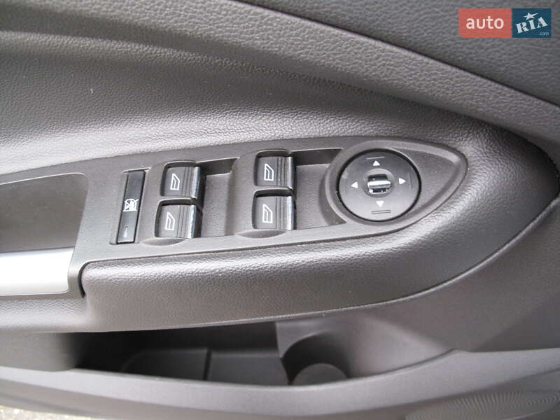 Внедорожник / Кроссовер Ford Escape 2016 в Киеве