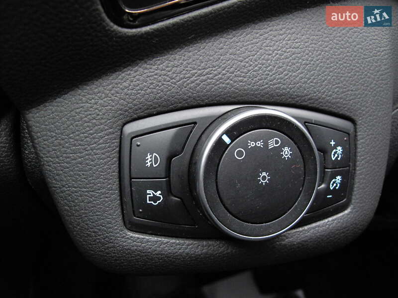 Внедорожник / Кроссовер Ford Escape 2016 в Киеве