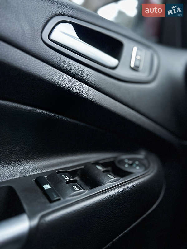 Внедорожник / Кроссовер Ford Escape 2014 в Киеве