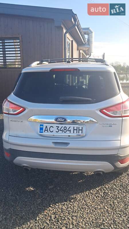 Внедорожник / Кроссовер Ford Escape 2015 в Нововолынске