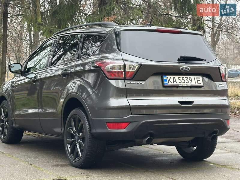 Внедорожник / Кроссовер Ford Escape 2017 в Киеве