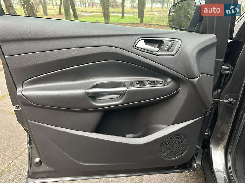 Внедорожник / Кроссовер Ford Escape 2017 в Киеве