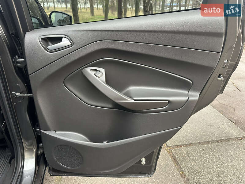 Внедорожник / Кроссовер Ford Escape 2017 в Киеве