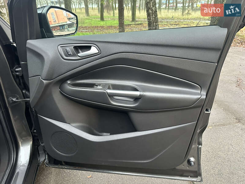 Внедорожник / Кроссовер Ford Escape 2017 в Киеве