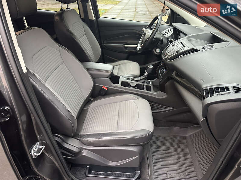 Внедорожник / Кроссовер Ford Escape 2017 в Киеве