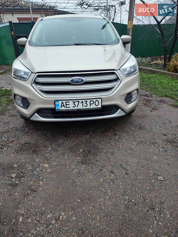 Внедорожник / Кроссовер Ford Escape 2016 в Долинской