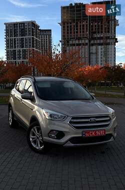 Позашляховик / Кросовер Ford Escape 2017 в Львові