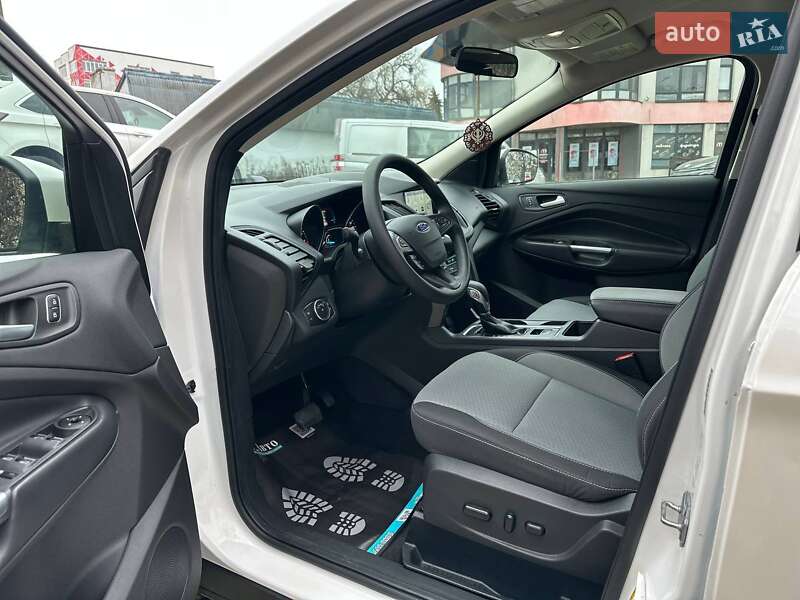 Внедорожник / Кроссовер Ford Escape 2019 в Черновцах