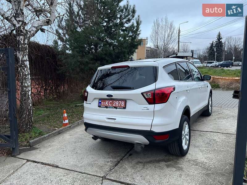 Внедорожник / Кроссовер Ford Escape 2019 в Черновцах