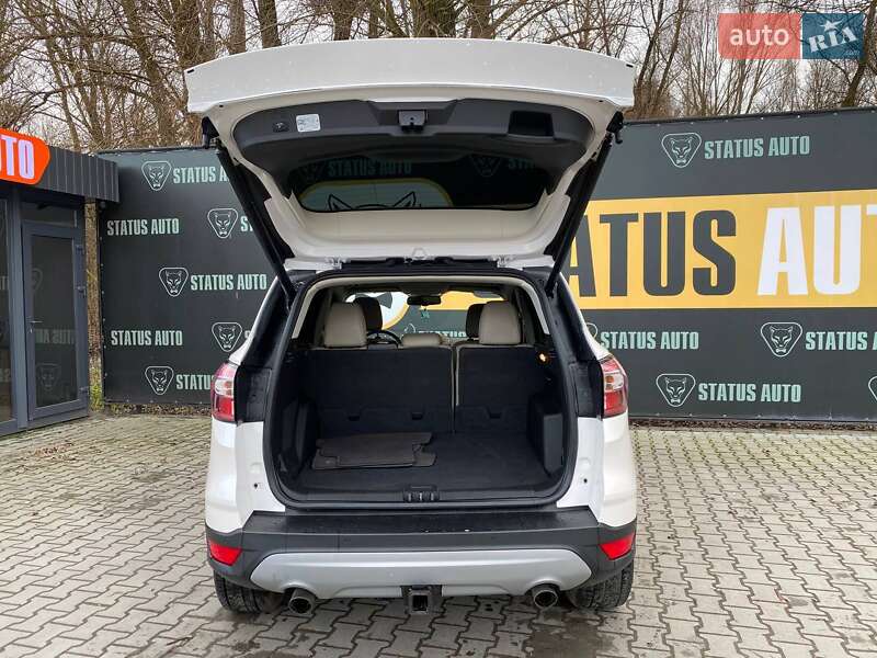 Внедорожник / Кроссовер Ford Escape 2017 в Хмельницком