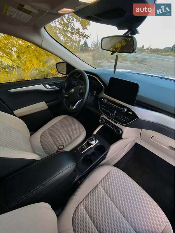 Внедорожник / Кроссовер Ford Escape 2019 в Львове