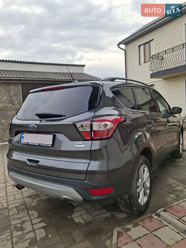 Позашляховик / Кросовер Ford Escape 2018 в Чернівцях