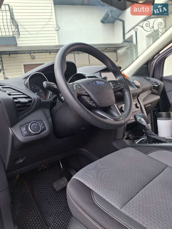 Позашляховик / Кросовер Ford Escape 2018 в Чернівцях