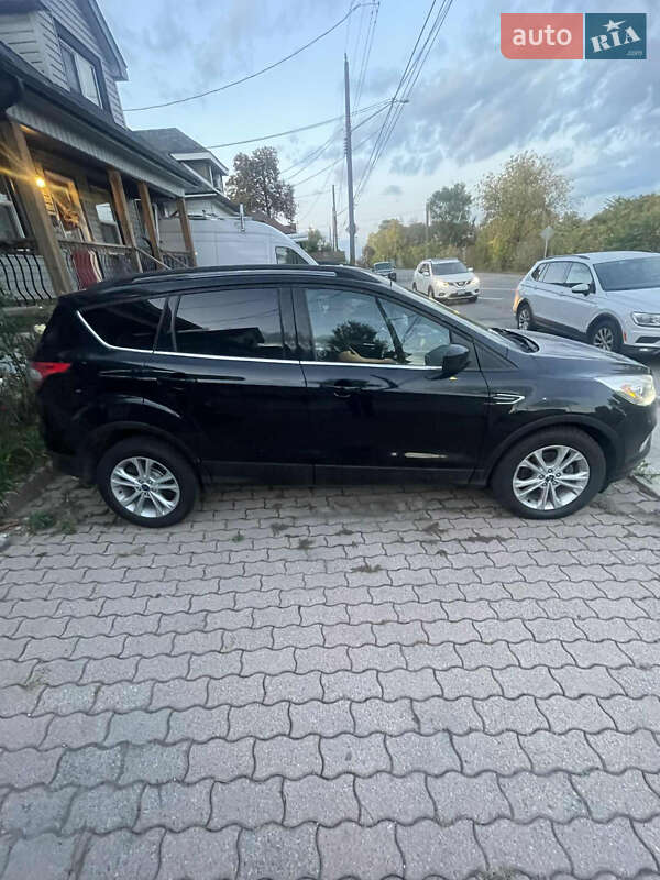 Позашляховик / Кросовер Ford Escape 2017 в Івано-Франківську