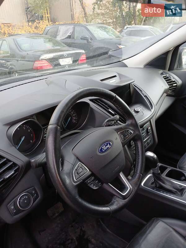 Позашляховик / Кросовер Ford Escape 2017 в Івано-Франківську