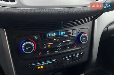 Внедорожник / Кроссовер Ford Escape 2018 в Львове