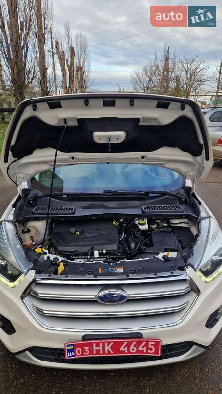 Внедорожник / Кроссовер Ford Escape 2017 в Николаеве