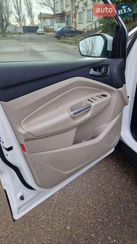 Внедорожник / Кроссовер Ford Escape 2017 в Николаеве